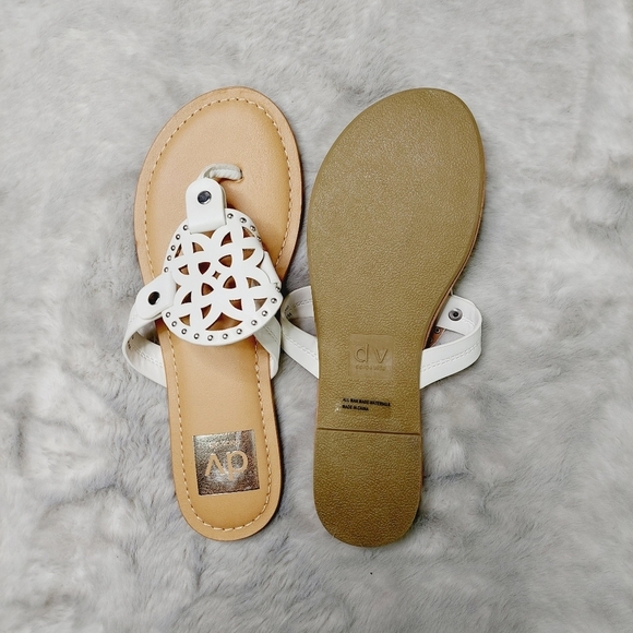 New Dolce Vita Gotie White/Brown Laser Cut Thong Sandals S33 - Picture 6 of 8